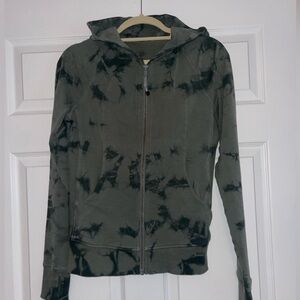 Lululemon sweatshirt